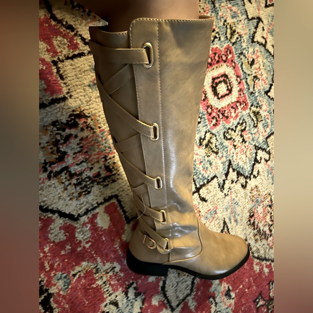 Tall below knew faux leather boots. Never worn just to try on size 7